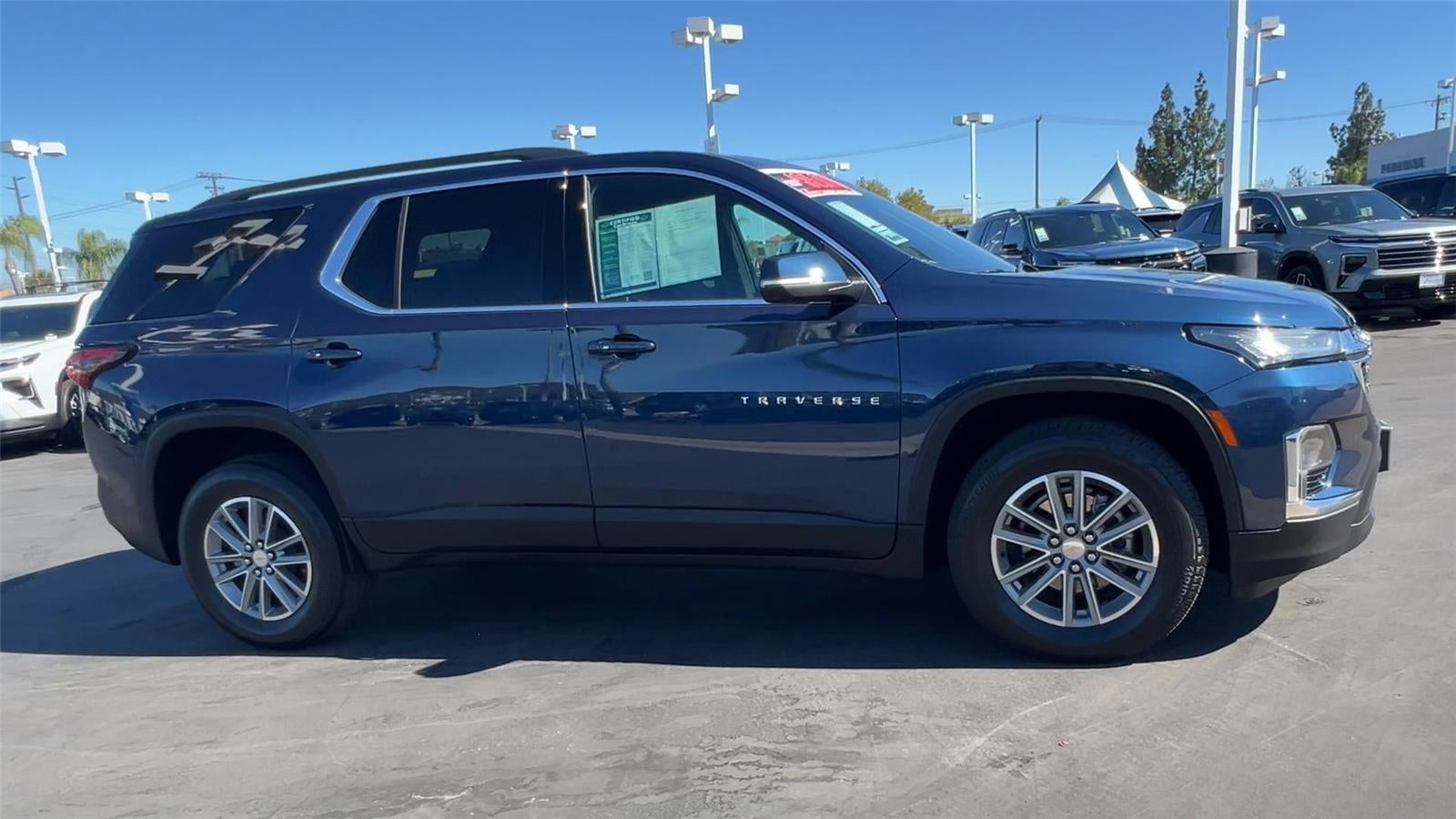 2023 Chevrolet Traverse LT Cloth