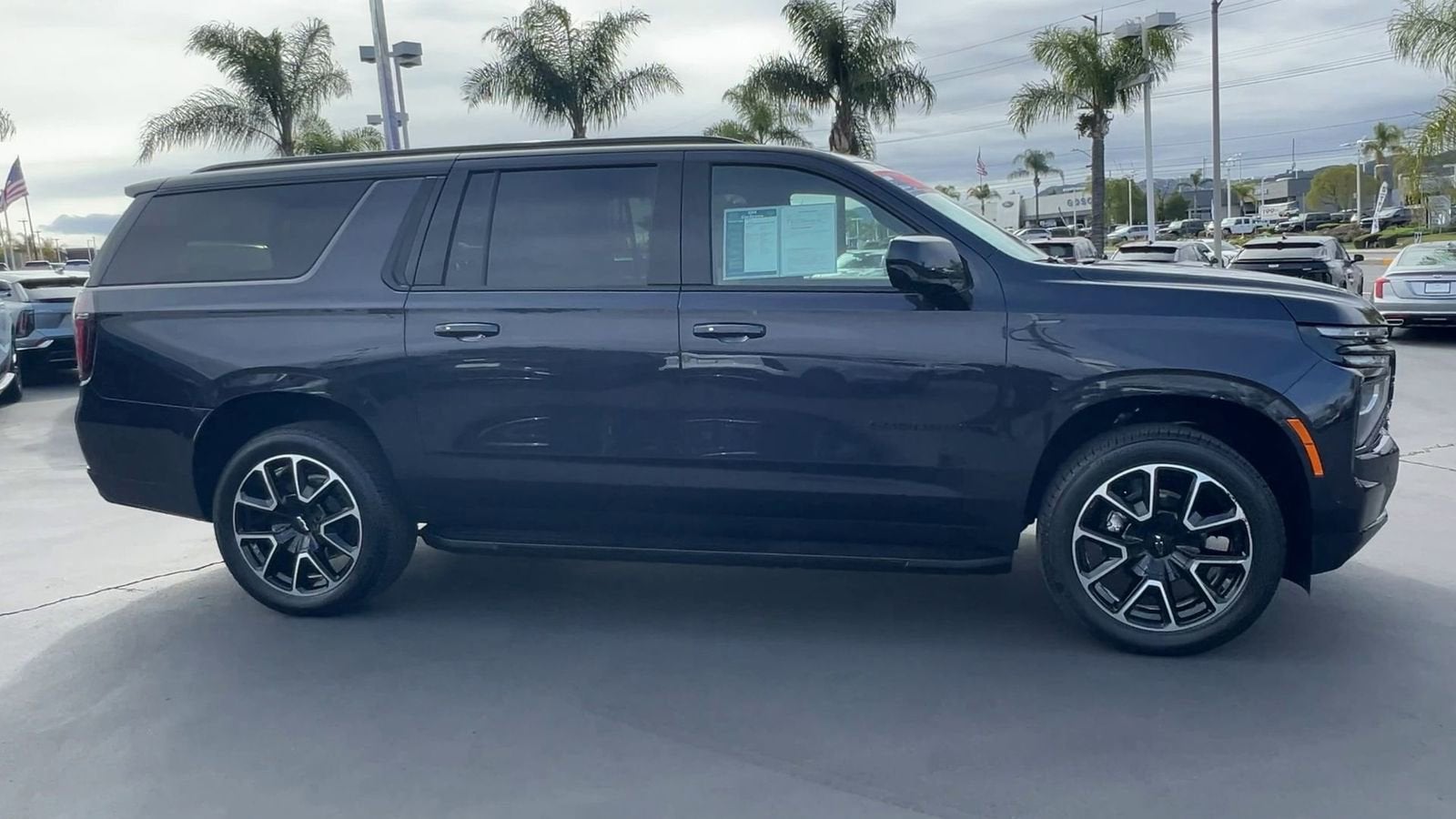 2025 Chevrolet Suburban RST