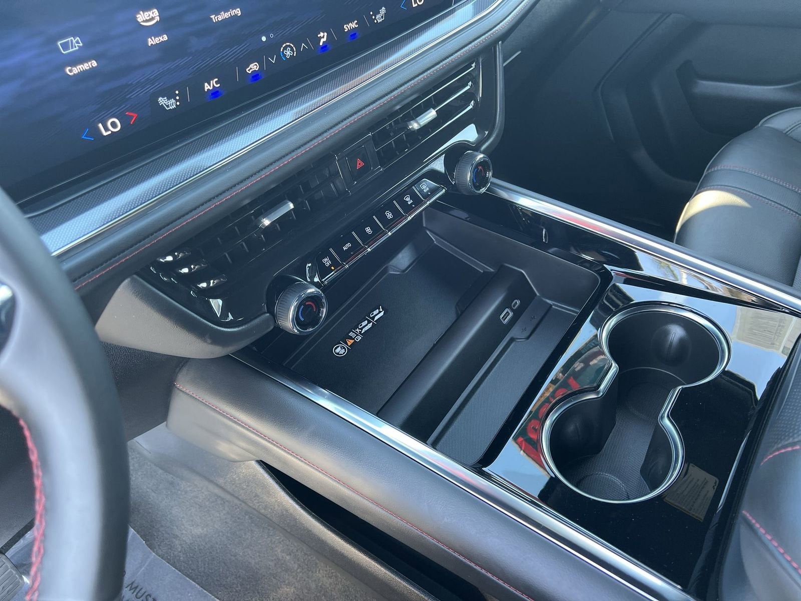 2025 Chevrolet Suburban RST