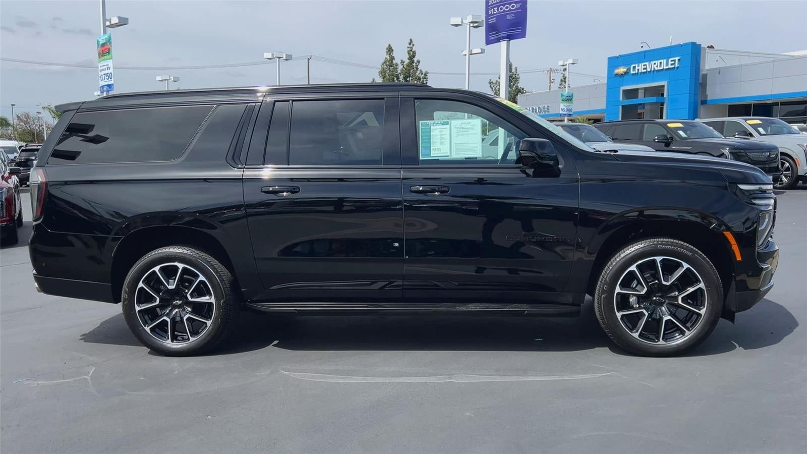2025 Chevrolet Suburban RST