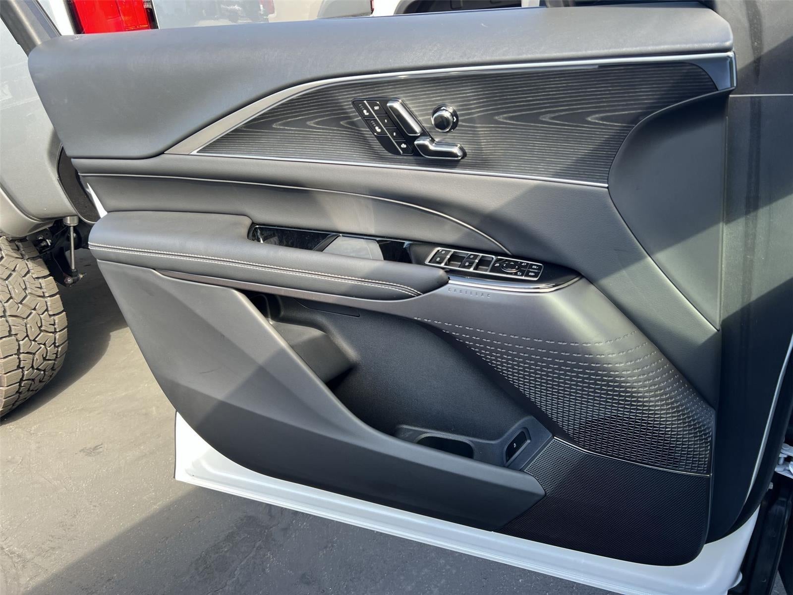 2025 Cadillac LYRIQ Luxury 1