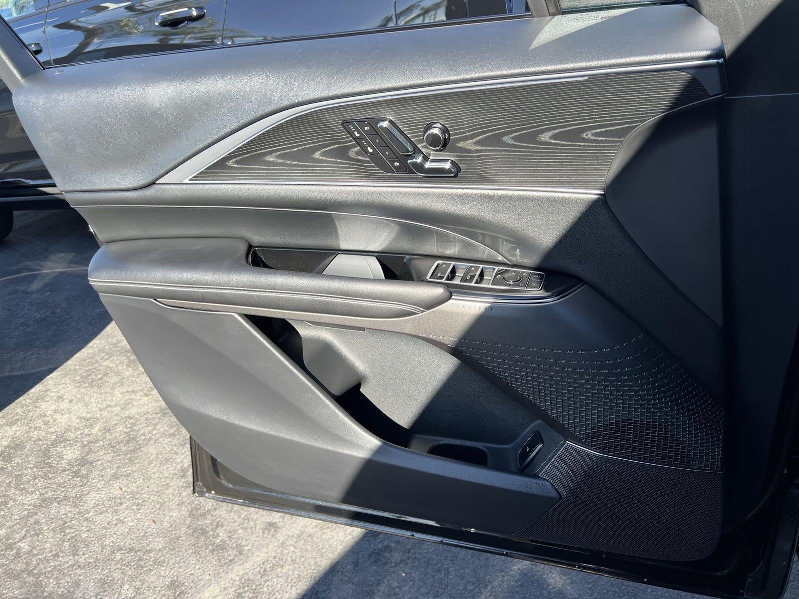 2024 Cadillac LYRIQ Luxury 1