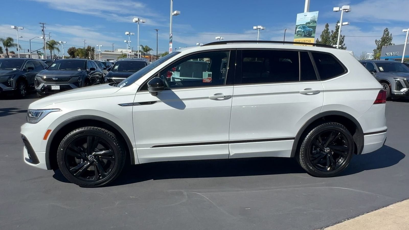 2024 Volkswagen Tiguan 2.0T SE R-Line Black